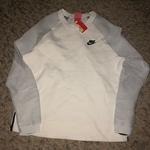 Nike pullover sweatshirt